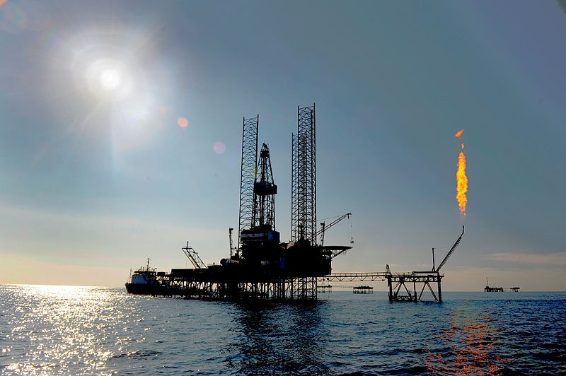 800px-Jack-up-rig-in-the-caspian-sea_1