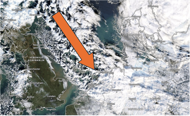 Satelliet met winterse buien