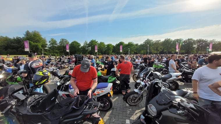 Warm en zoning weer tijdens TT Assen: Foto Christien Patje