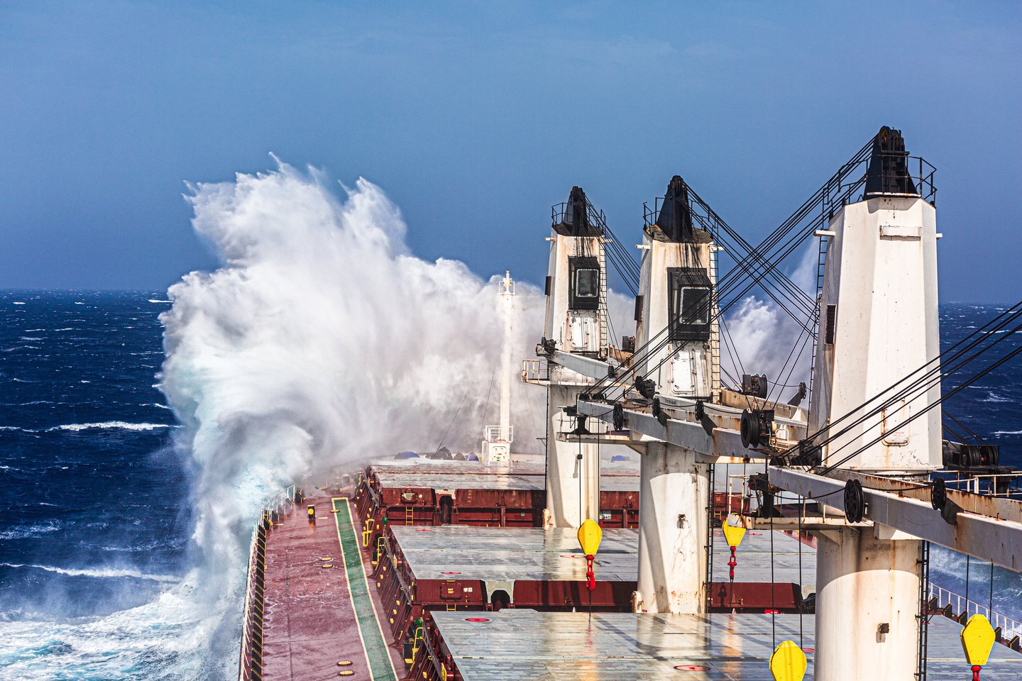 Waves AdobeStock Николай Алибабаевич