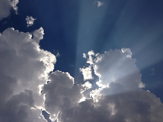 sunbeams-breaking-through-clouds_infoplaza